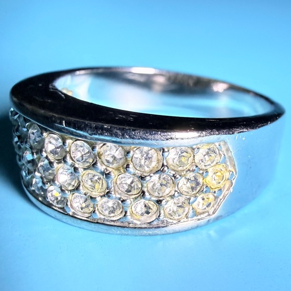 Silver toned Band Ring - Picture 2 of 7